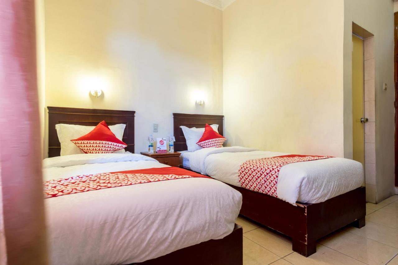 Oyo 1030 Hotel Bumi Asih Медан Экстерьер фото
