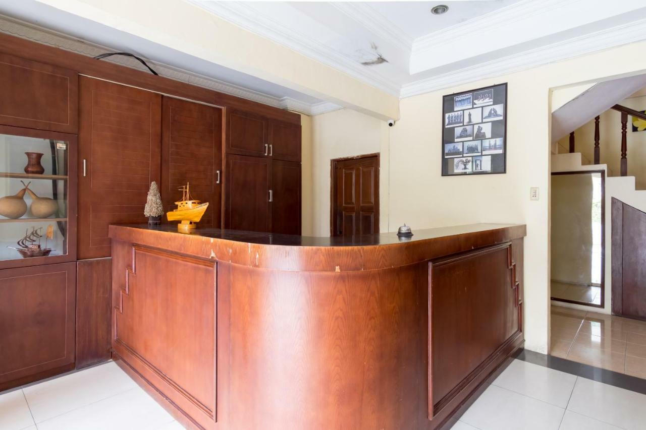 Oyo 1030 Hotel Bumi Asih Медан Экстерьер фото