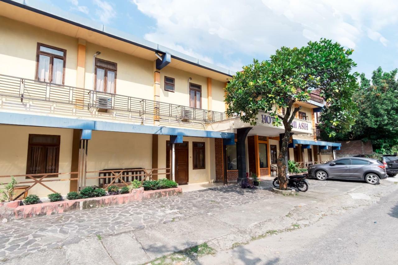 Oyo 1030 Hotel Bumi Asih Медан Экстерьер фото