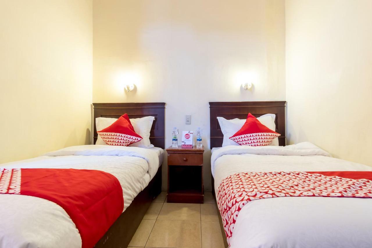 Oyo 1030 Hotel Bumi Asih Медан Экстерьер фото