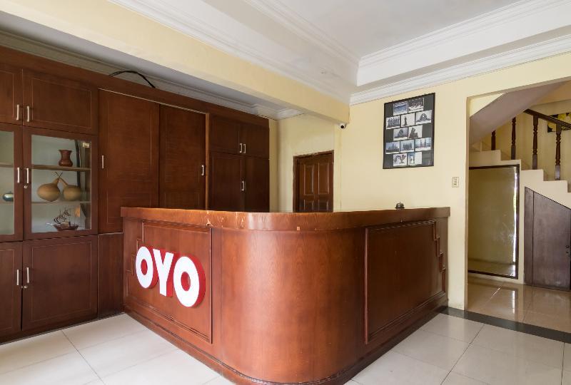 Oyo 1030 Hotel Bumi Asih Медан Экстерьер фото