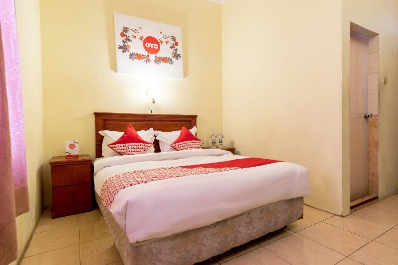 Oyo 1030 Hotel Bumi Asih Медан Экстерьер фото